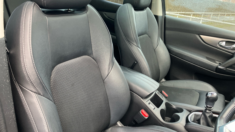 Nissan Qashqai 1.3 DiG-T Tekna 5dr Petrol Hatchback